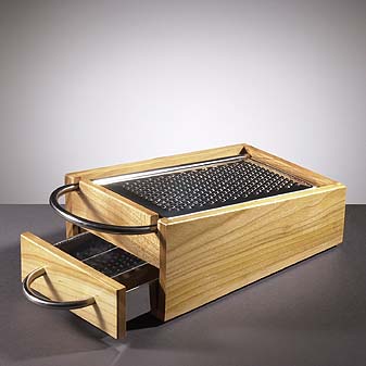  Parmesan sollte immer frisch, am besten bei Tisch gerieben werden.