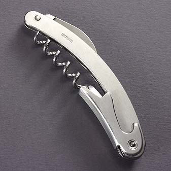  Alles für den Sommelier: Korkenzieher, Flaschenöffner, Messer.