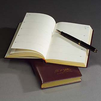  Was passierte heute vor 4 Jahren?  13 x 21 cm, in Rindvolleder.