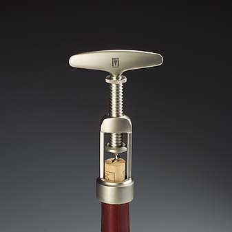 Glocken-Korkenzieher Prinzip: So lange drehen, bis die Flasche auf ist.