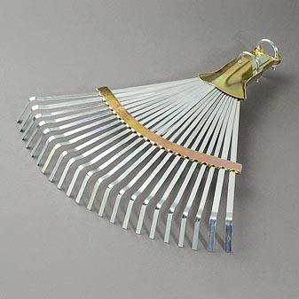 Fächerbesen für Profis Robust und verstellbar. Für den Einsatz in Gartenbaubetrieben.