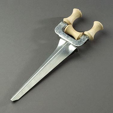 Schlauchführung mit Holzrollen Vermeidet durch Gartenschläuche bschädigte Pflanzen.