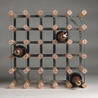 Weinregal für 30 Flaschen Hohe Stablität durch Metallverstrebungen vorn und hinten.