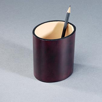  Ovale Form 9,5 x 7,5 cm, Höhe 11 cm, dunkelbraunes Leder.