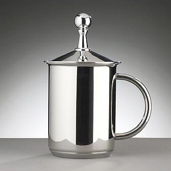 Großer Aufschäumtopf für 6-8 Tassen.