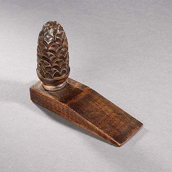  Dekorative Türstopper aus Holz für einen Tag der offenen Tür.