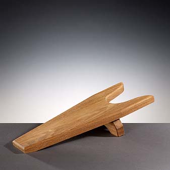 Stiefelknecht aus dicken Eichenbrettern Extra breit und stabil. Robust verarbeitet aus dicken Eichenbrettern.