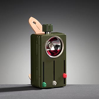  Das Original aus robustem Blechgehäuse.