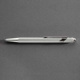 Cd''A Kugelschreiber Aluminium Lackiertes Metallgehäuse mit verchromtem Clip.