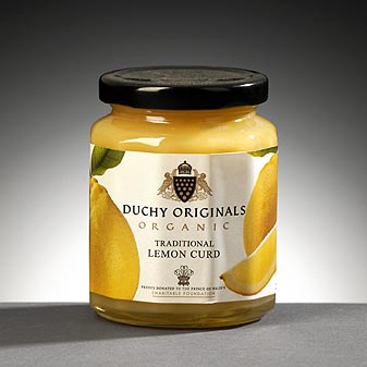 Traditioneller Brotaufstrich aus frischen Eiern, Butter und Zitronen.