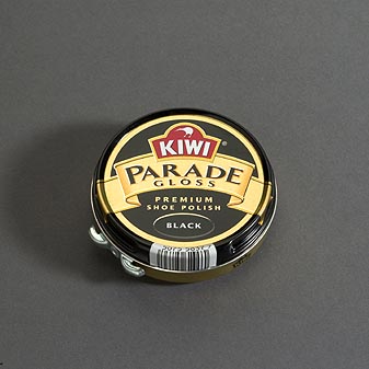 Speziell für den britischen Markt für spiegelblanke Schuhe.