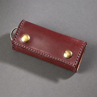 Leder-Schlüssel-Etui Für bis zu 8 Schlüssel. Schont die Hosentasche.