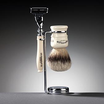 Für einen Harris Klingenhalter und einen Rasierpinsel.