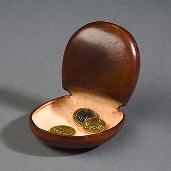 Schüttelbörse cognac Außenseite aus einem einzigen Stück dicken Leders gefertigt.