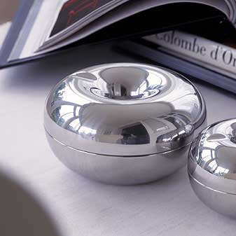 Sturmaschenbecher Uno gross Von Rosendal. Aus poliertem Edelstahl.