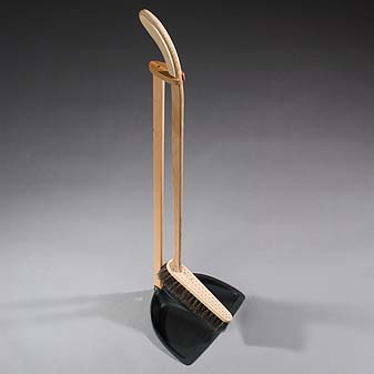 Kehrgarnitur mit langem Stiel Kehricht einsammeln ohne sich zu bücken.