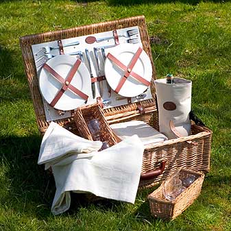 Picknickkorb Alles dabei für Baguett, Käse und Wein zu viert. Aus Sussex.