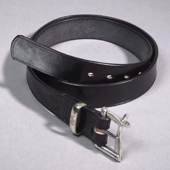 Quick Release Belt Zinn Handgearbeitet aus englischem Sattelleder nach altem Vorbild.