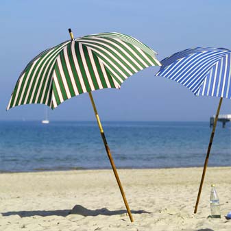  Gegen die Sonne am Strand oder den Regen auf dem Turnierplatz.