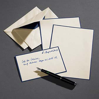  Geripptes Papier, fast wie handgeschöpft.