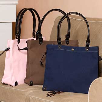 Canvas-Handtasche Très chic. Kann auch über der Schulter getragen werden.