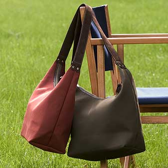 Canvas-Schultertasche Riemen aus weichem Veloursleder. Aus der Dordogne.
